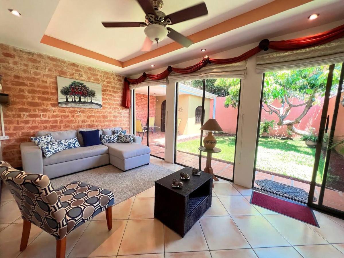 Beautiful Home W/ Backyard, Ac - Close To Airport Brasil Kültér fotó