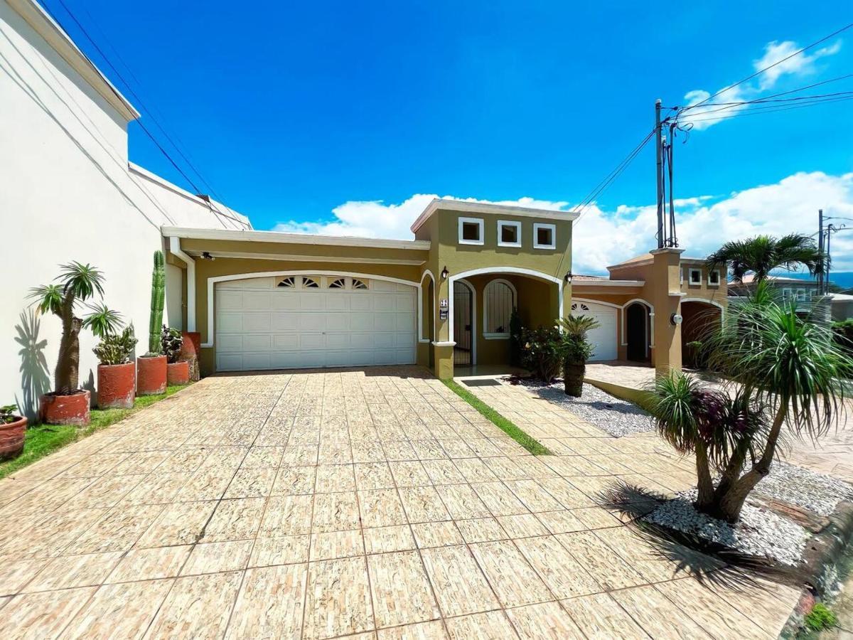 Beautiful Home W/ Backyard, Ac - Close To Airport Brasil Kültér fotó