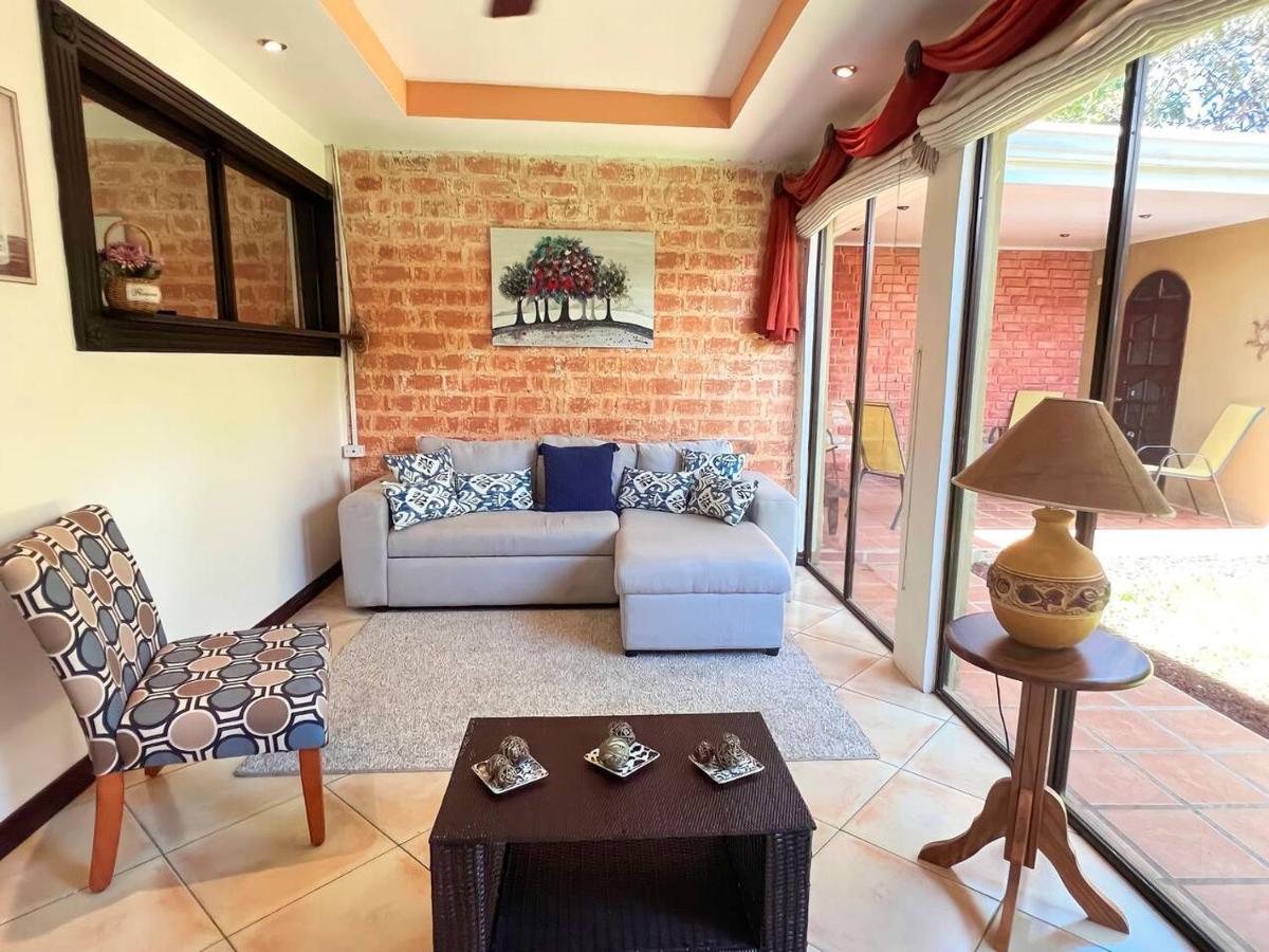 Beautiful Home W/ Backyard, Ac - Close To Airport Brasil Kültér fotó